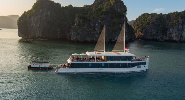 Jadesails cruise sails through Halong bay - Lan Ha Bay