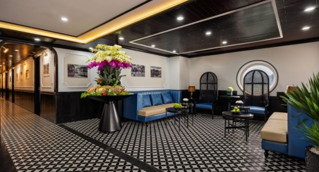 La Casta Cruise reception area