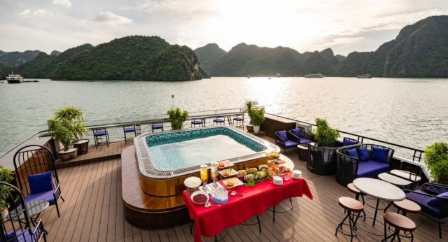 The outdoor space of La Casta boat HaLong