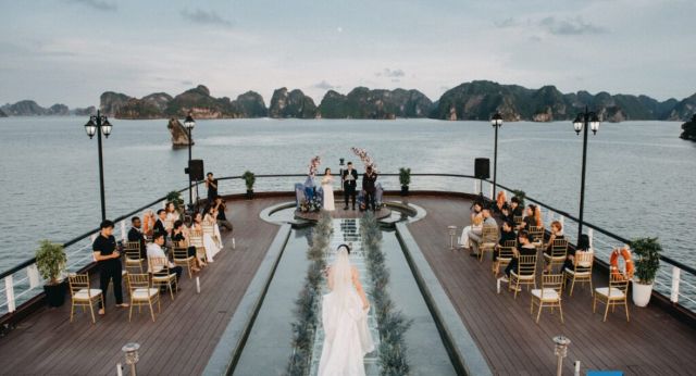 Wedding on boat