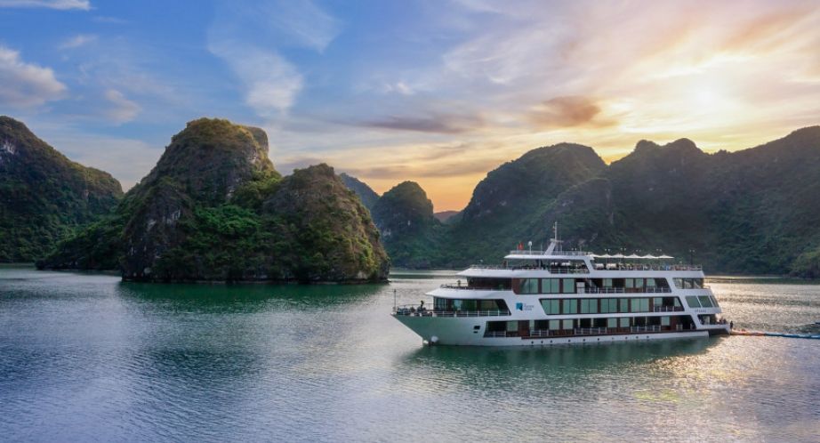 Le Theatre Cruise Halong Bay