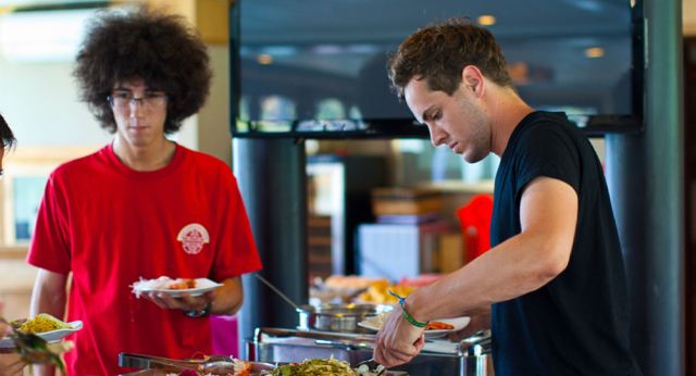 Enjoy-buffet-line