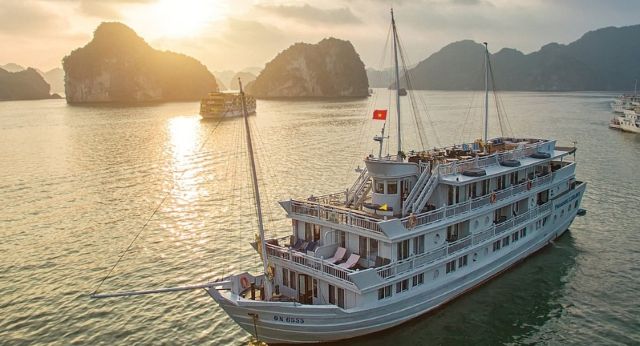 Paradise Grand Cruise Junk Halong Bay