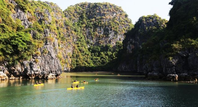 Bai Tu Long Bay
