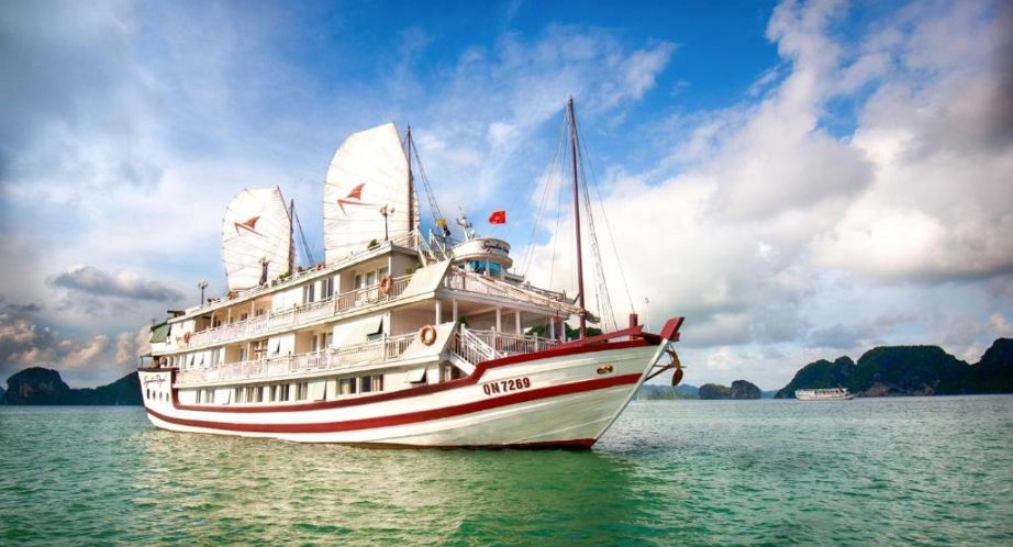 Signature Royal Cruise in Bai Tu Long bay
