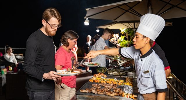 Enjoy cuisine on boat