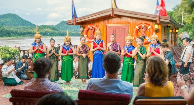 Traditional Laotiane performance