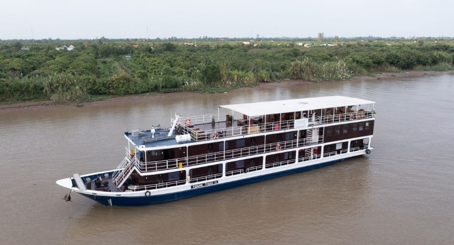 Toum Tiou 2 cruise boat through Mekong river