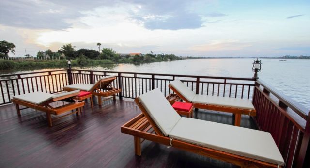 Sundeck with wonderful view of Mekong river