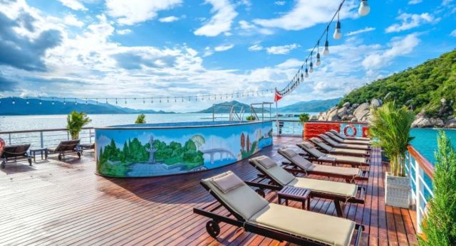 Airy sundeck