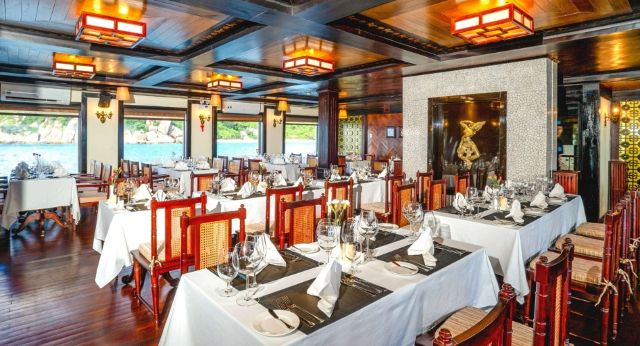 Restaurant with luxury setup
