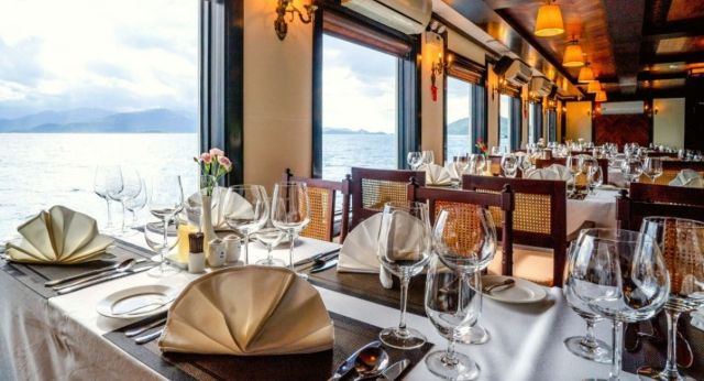 Enjoy lunch with ocean view