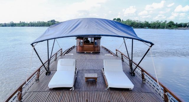 Spacious sundeck