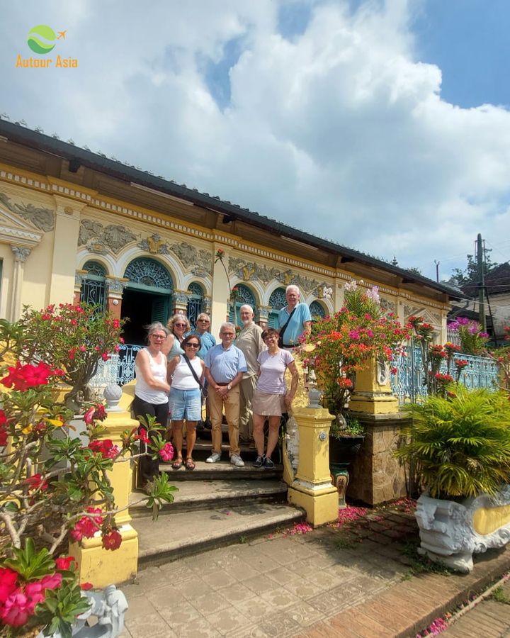 Visit Binh Thuy ancient house