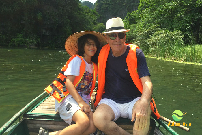 Enjoy Trang An boat tour Ninh Binh