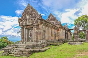 Koh Ker – Preah Vihear – Siem Reap (B; L)