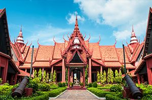 Phnom Penh City Tour (B; L)