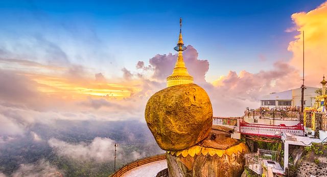 Golden Rock in Kyaiktiyo Pagoda