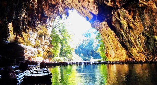 Tham Lod Cave