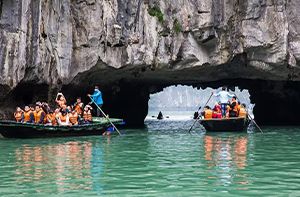 Halong - Ninh Binh - Tam Coc (B,L) (190km – 4h30)