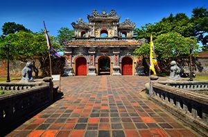 Hue City Tour (B; L)