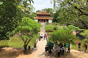 Hanoi - Hue (B) (650km – 1h00: By Plane)
