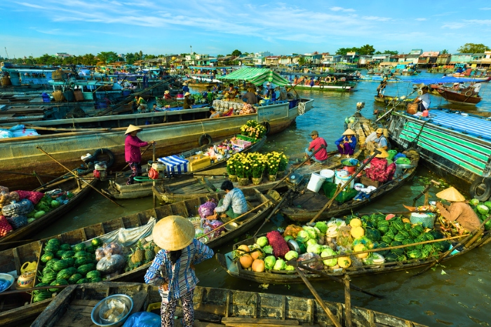 Experiencing the authentic atmosphere of Cai Rang floating market