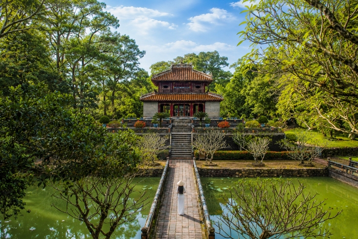 Discovering the imperial heritage at the Minh Mang tomb