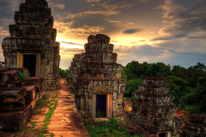 10 Days in Cambodia, Admire the Sunset on Mount Bakheng