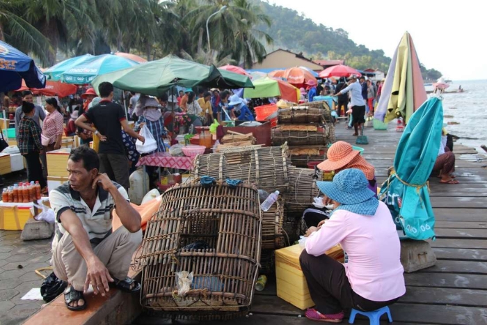 What to see in Cambodia in 15 days? The crab market in Kep