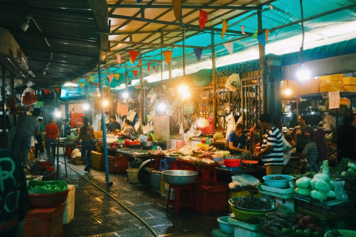 Exploring budget-friendly local markets in the Kingdom of Wonder