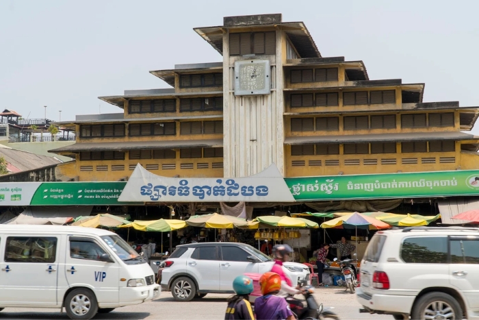 Central Market (Phsar Nath) – A Local Market in Battambang Where You Can Shop Like a Local