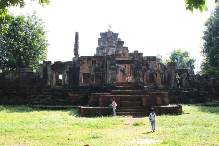 Wat Ek Phnom is a must-see destination during your family trip in Battambang