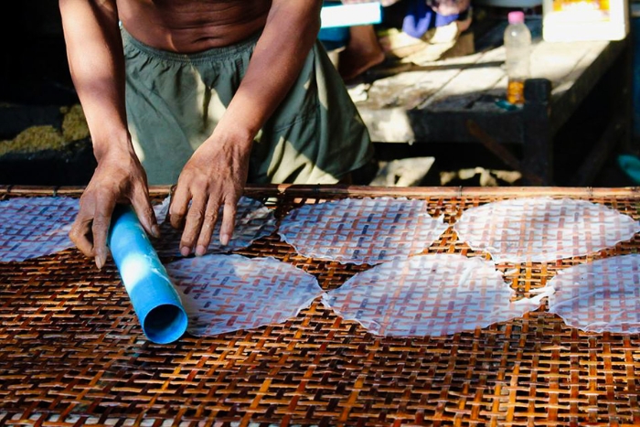 Want to find souvenirs in Battambang? Rice crackers are a good idea