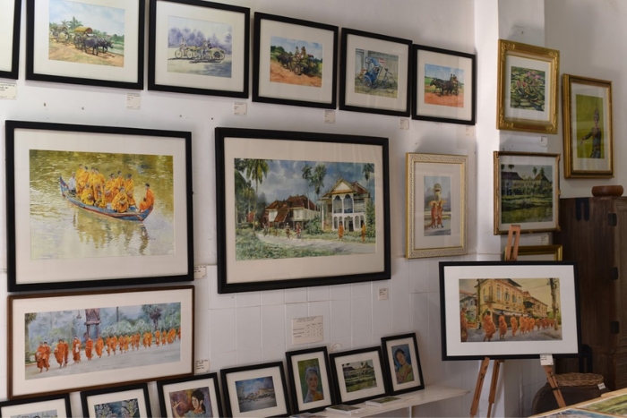 Artwork and Decorative Items as Battambang souvenirs