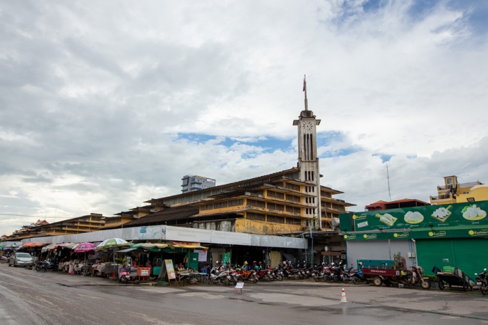Where to buy Battambang souvenirs? Battambang Central Market (Phsar Nath)