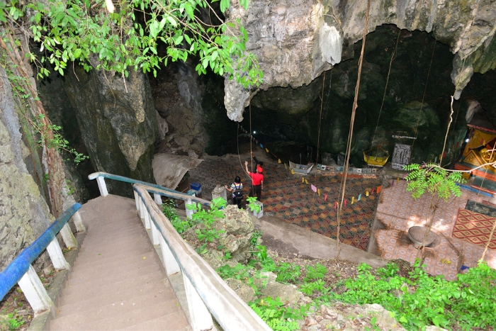 What to see in Battambang? The Killing Caves are a reminder of the tragedies that took place there