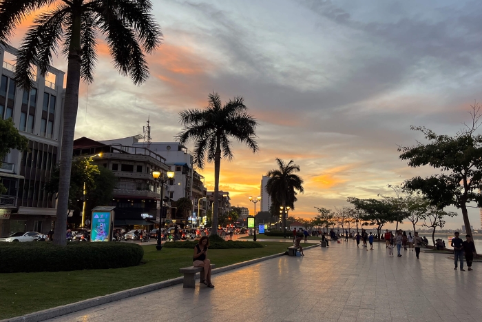 Walking through Phnom Penh completes 15 days in Cambodia beautifully and peacefully