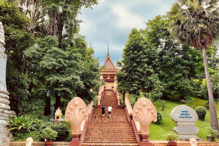 7 days in Cambodia, Wat Phnom, an emblematic temple