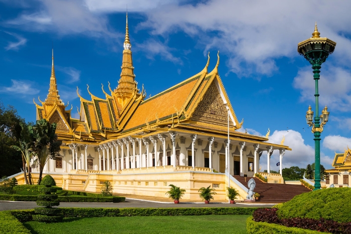 Discover the Royal Palace of Cambodia during 1 week in Cambodia