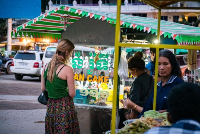 A lively evening at Kep's night market
