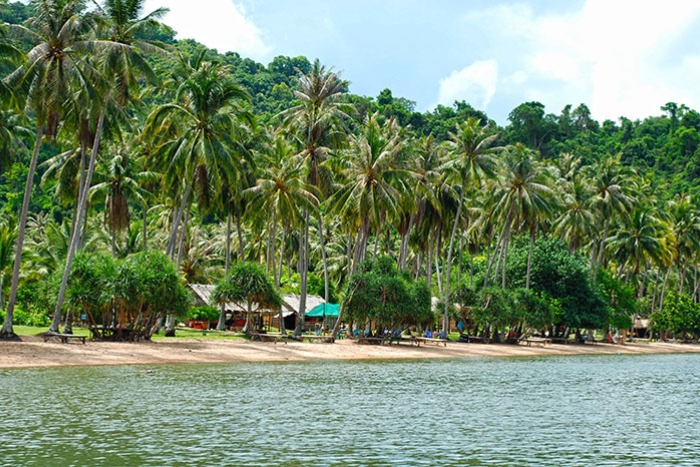 Rabbit Island in Kep: tropical softness and marine silence
