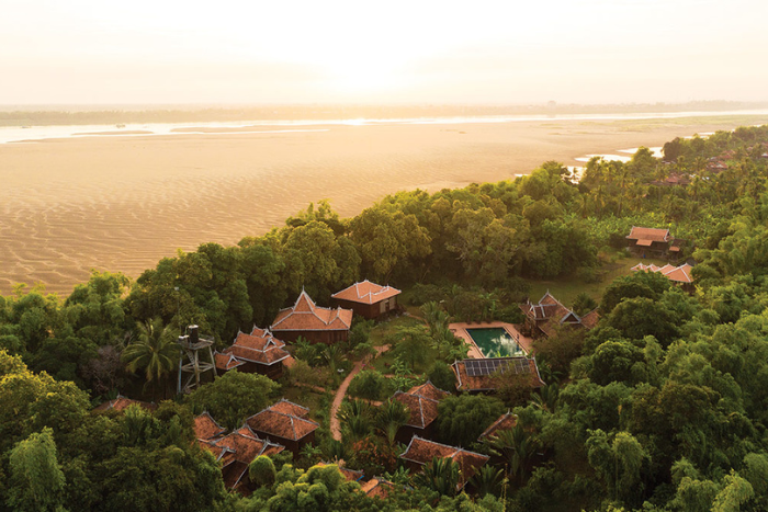 If you visit Kratie during the rainy season, you can enjoy the green scenery of Koh Trong Island