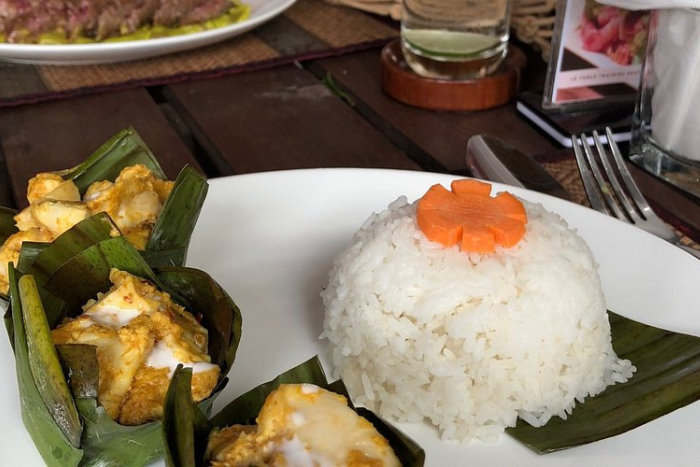 If you want to taste traditional Kratie dishes, go for Tonlé restaurant