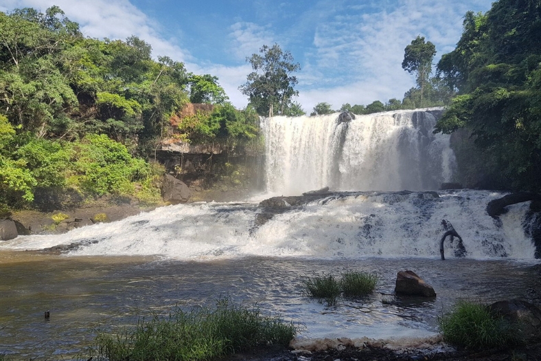 Bou Sra Waterfall – iconic jungle waterfall in Mondulkiri