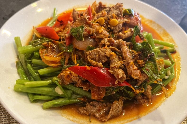 Chaa Angrong Sach Ko – bold stir-fry with beef and red ants