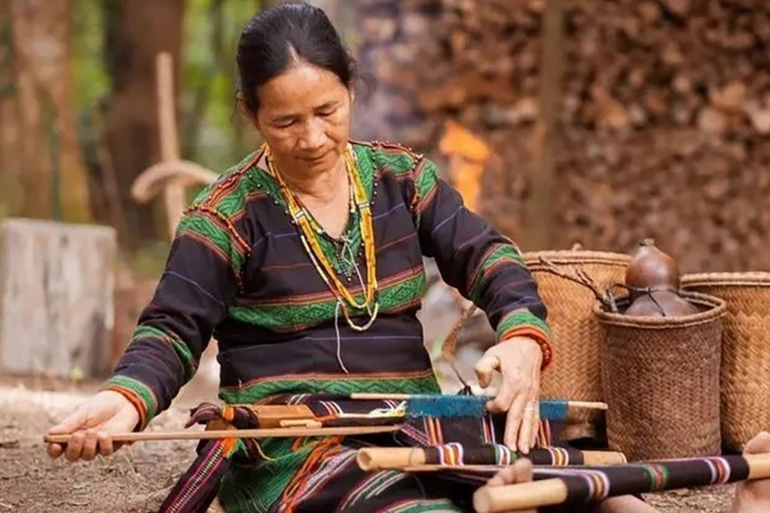 Meeting the Bunong people in Mondulkiri