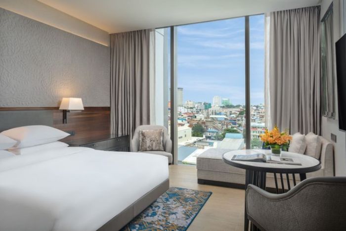Hyatt Regency Phnom Penh: modern luxury in the city center