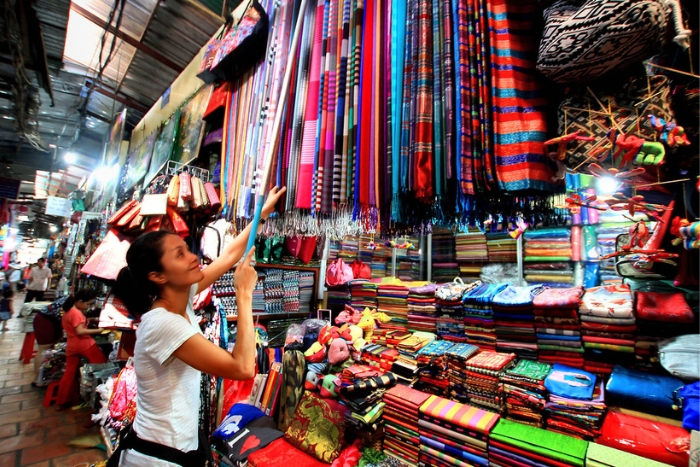 What to buy in Russian Market Phnom Penh? Stop by silk stalls