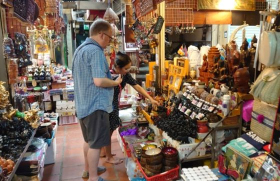What To Buy In Phnom Penh? Best Souvenirs In Phnom Penh